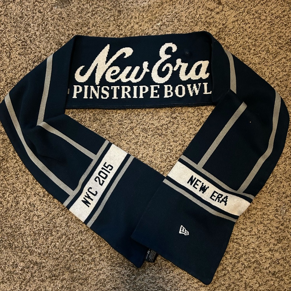 New Era Navy and Gray Pinstripe Bowl Scarf